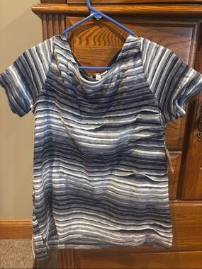 Striped Short-Sleeve Tee in Navy and White by